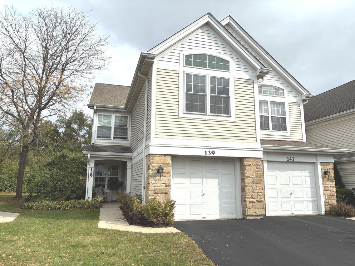 139 Fairfield Ln., Carol Stream, IL 60188