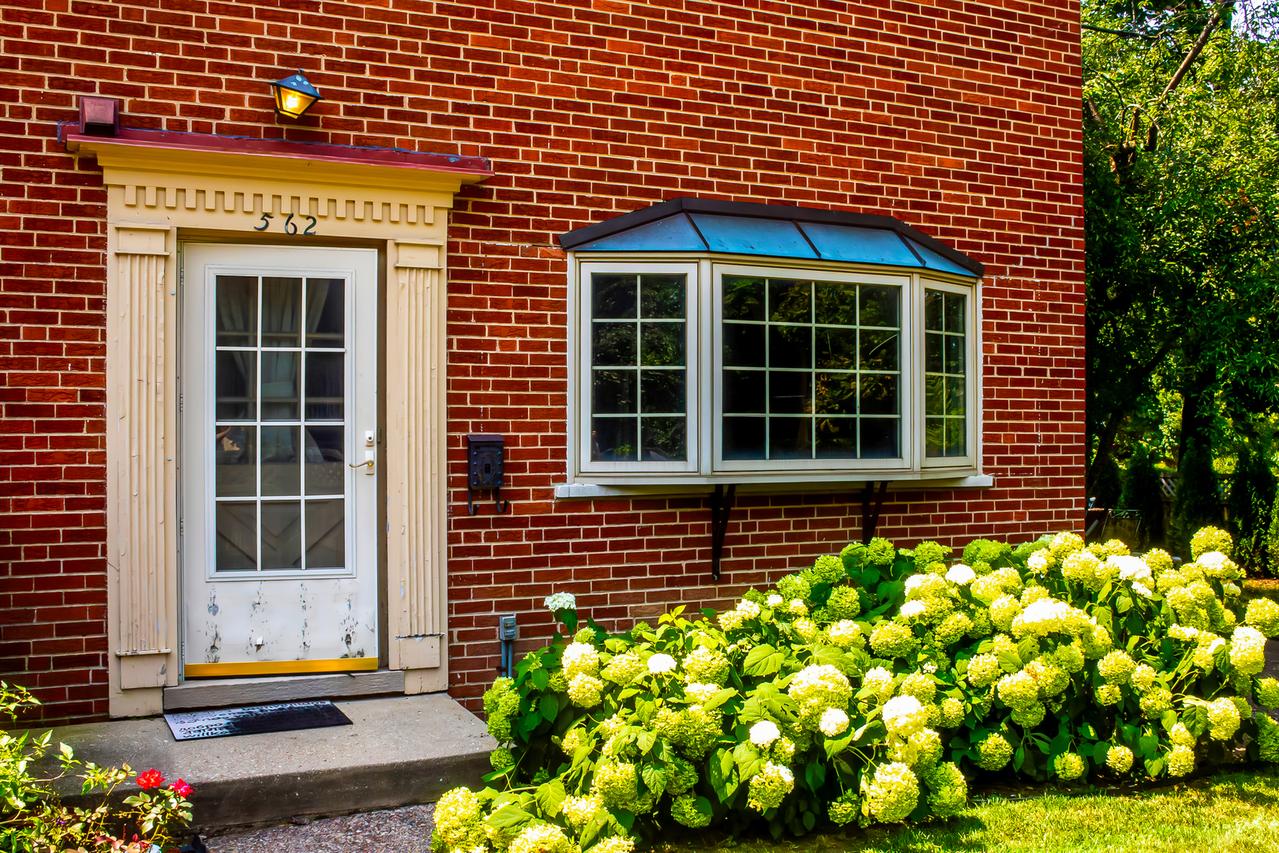 562 Green Bay Rd., Glencoe, IL 60022