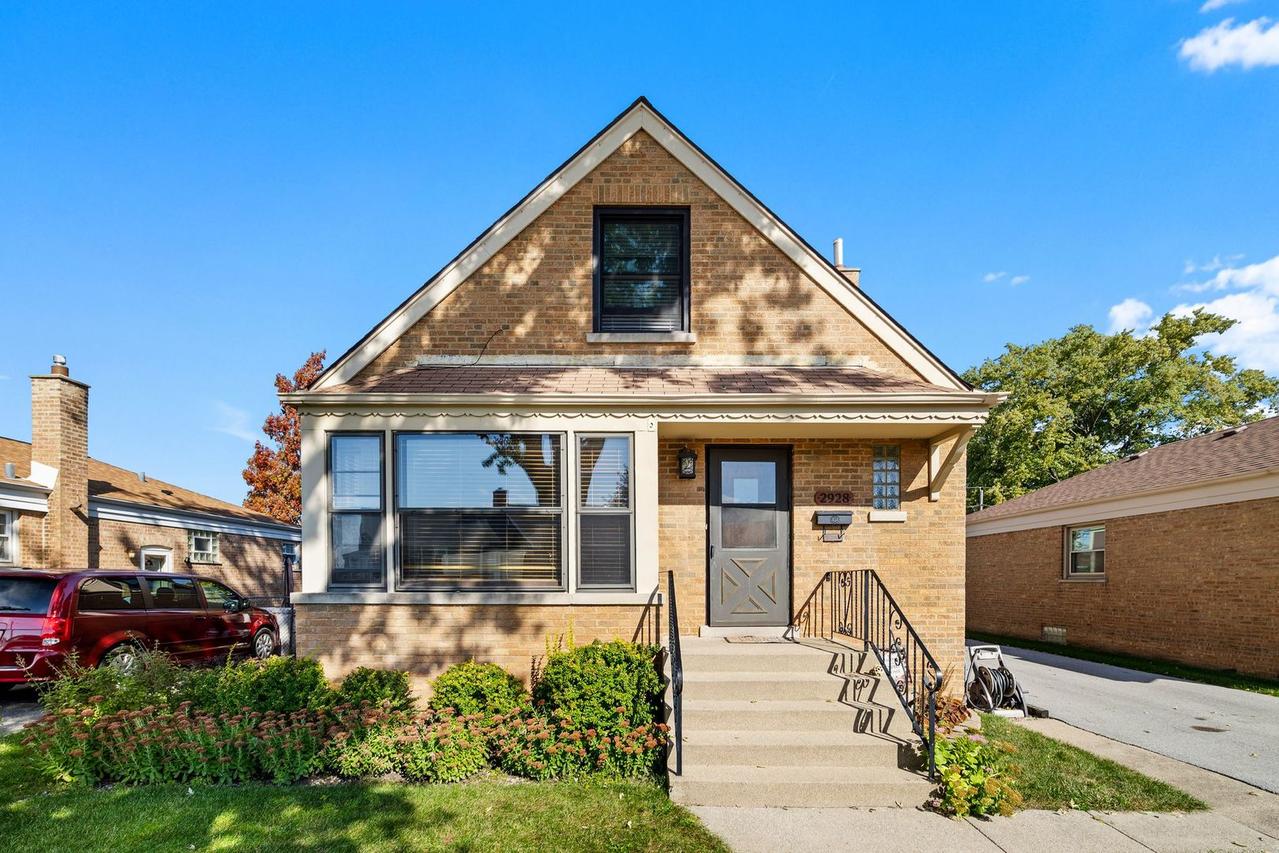 2928 W 98th St., Evergreen Park, IL 60805