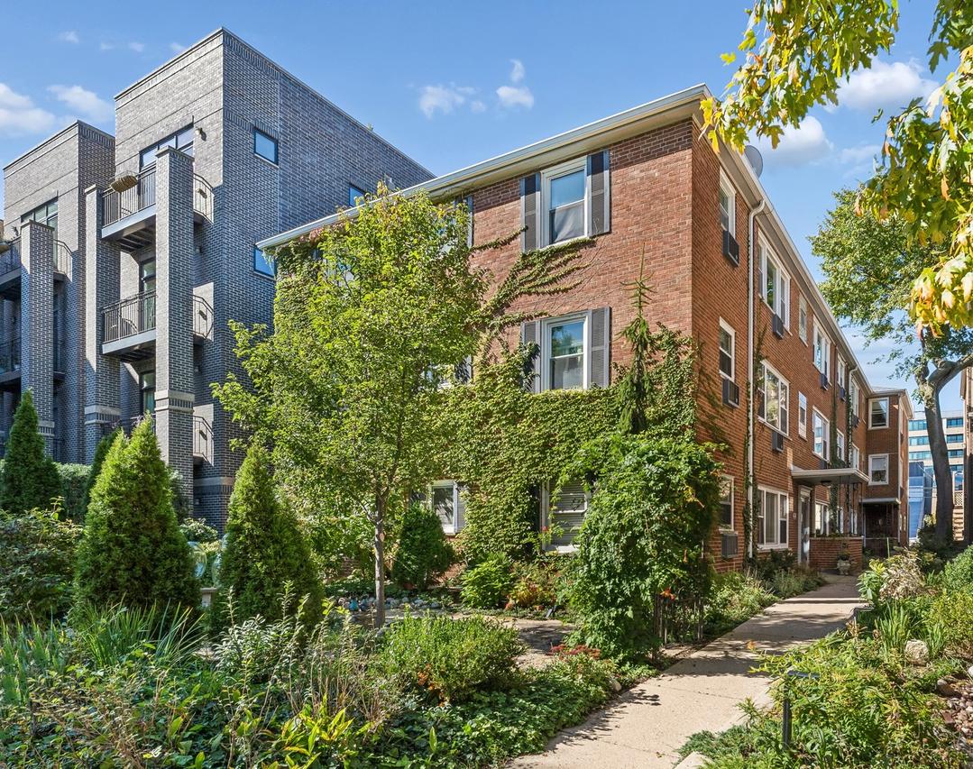 912 Hinman Ave. #2W, Evanston, IL 60202