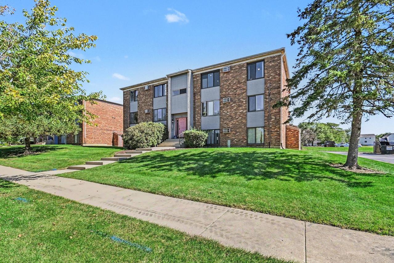 280 Canterbury Ln. #5, Bolingbrook, IL 60440