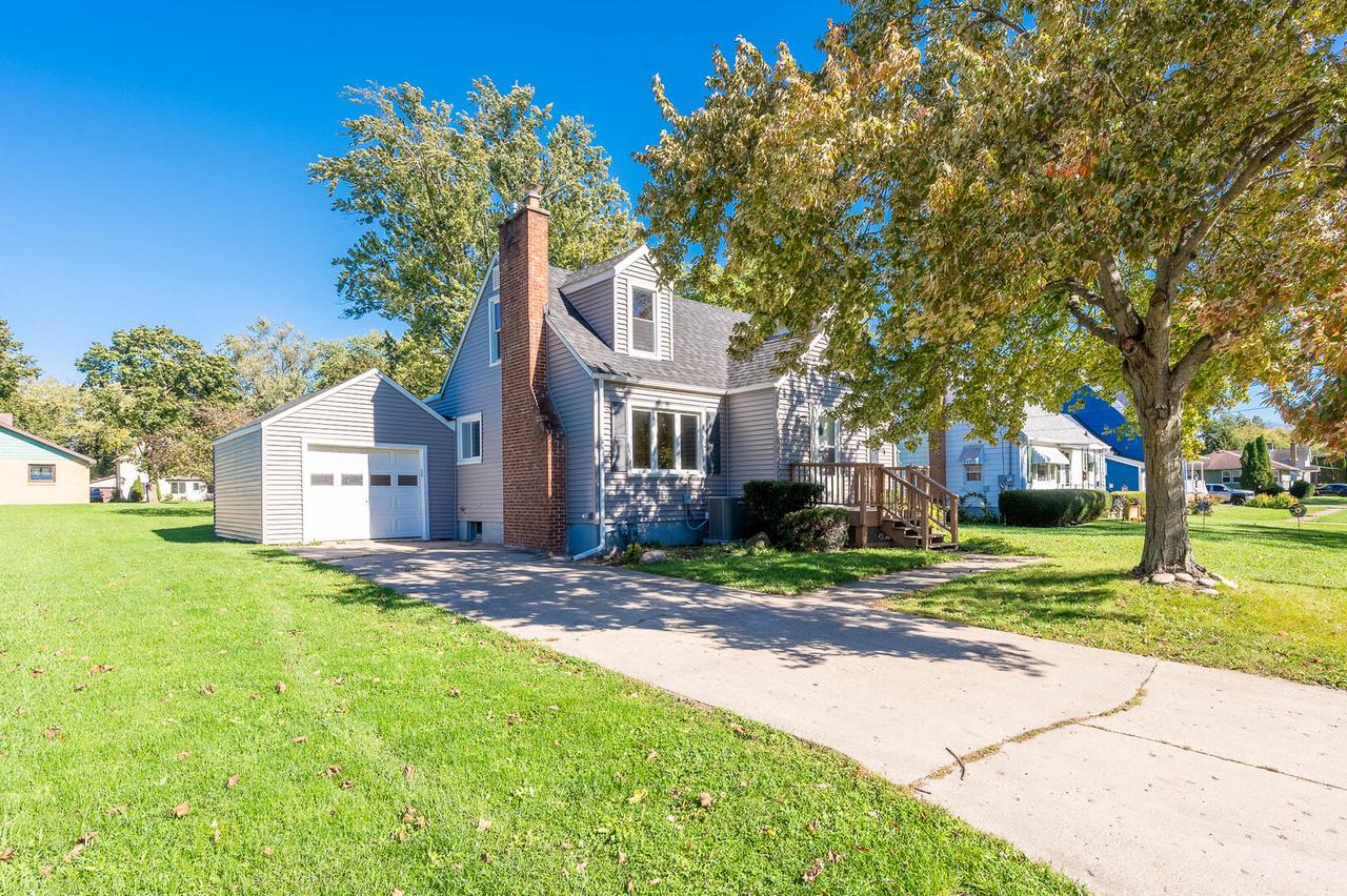 305 W Metzen St., Harvard, IL 60033