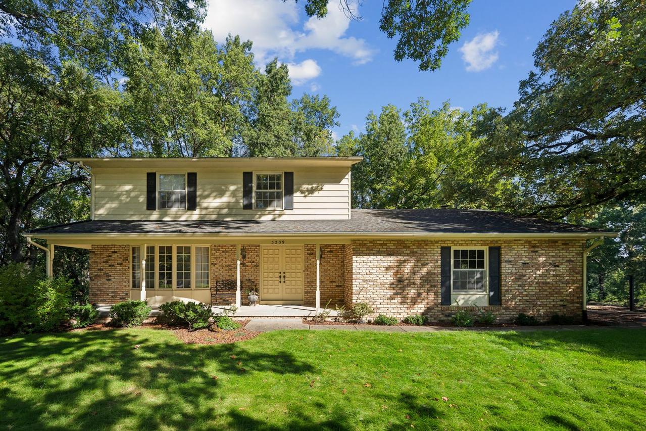 5209 37th Avenue Ct., Moline, IL 61265