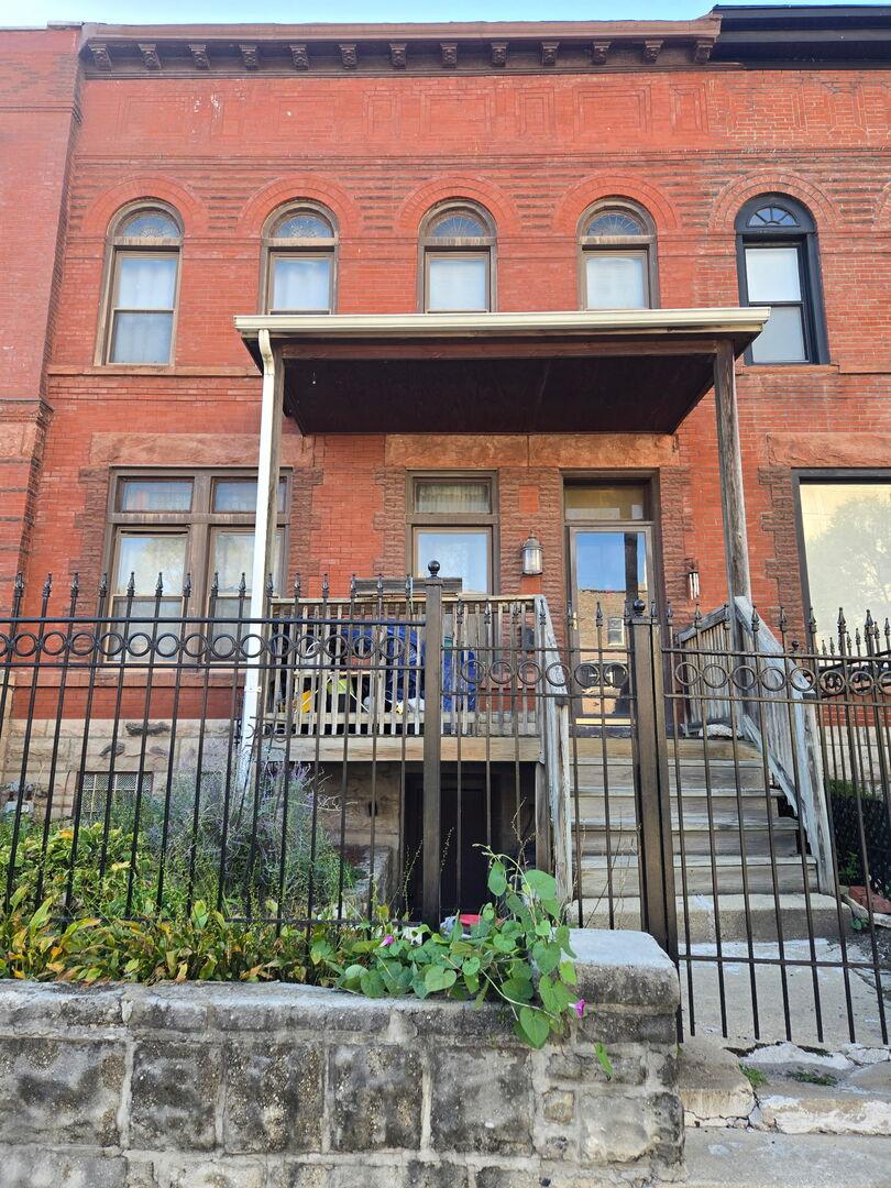 3824 S Calumet Ave., Chicago, IL 60653