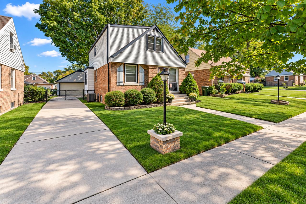 17951 Commercial Ave., Lansing, IL 60438