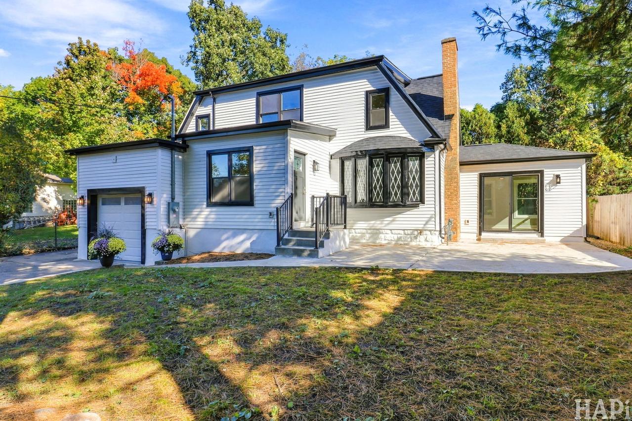 219 Western Ave., Highwood, IL 60040