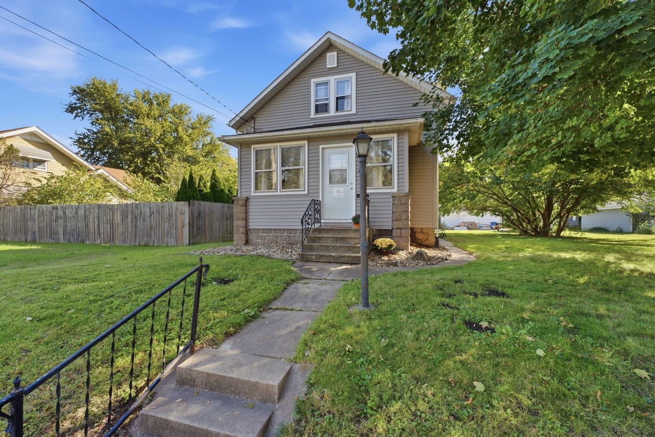 2526 4th St., Moline, IL 61265