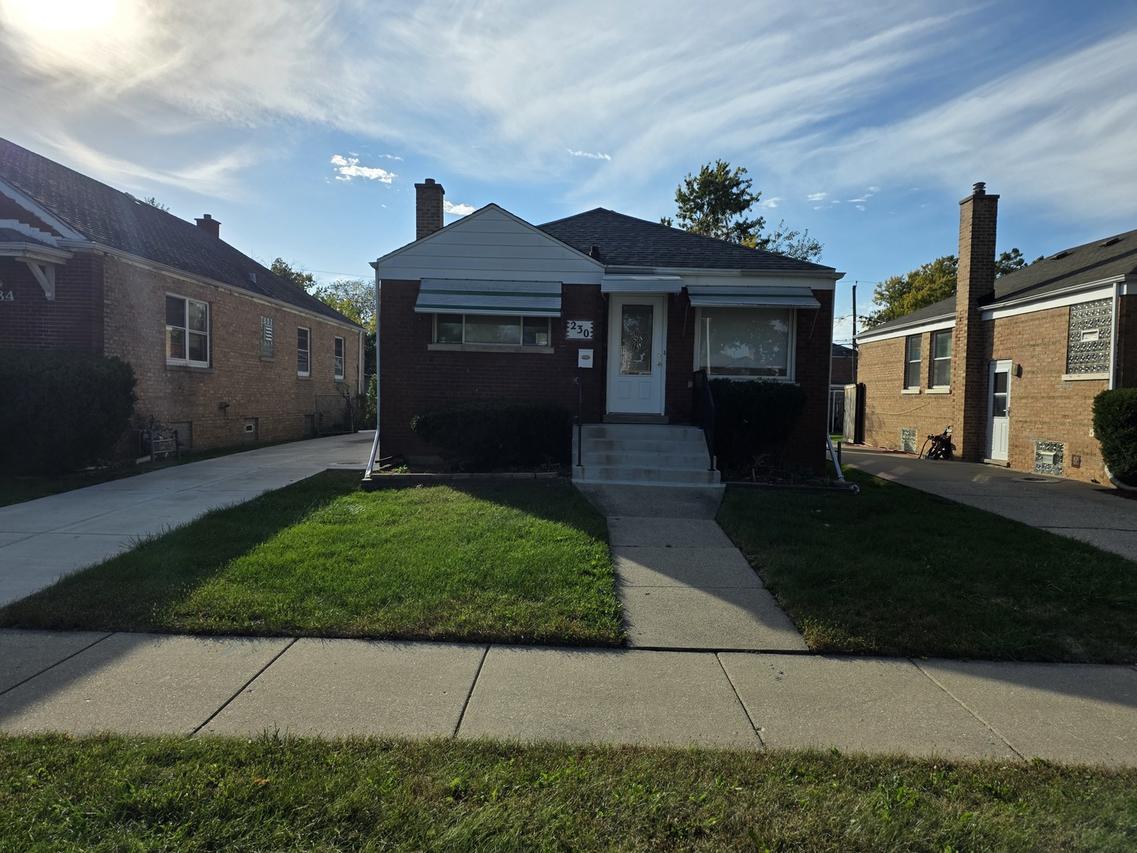 230 Bellwood Ave., Bellwood, IL 60104