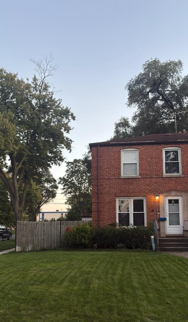 1697 Stockton Ave., Des Plaines, IL 60018