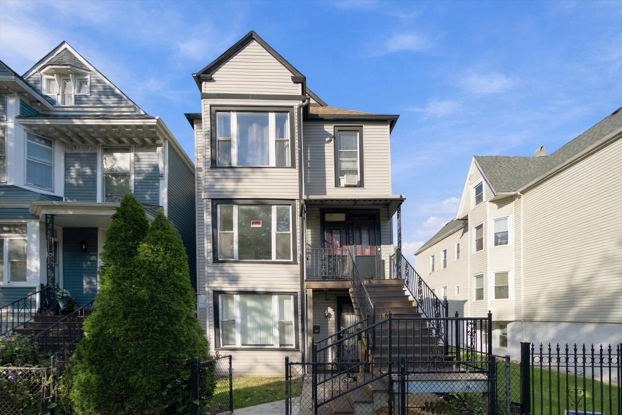 8938 S Exchange Ave., Chicago, IL 60617