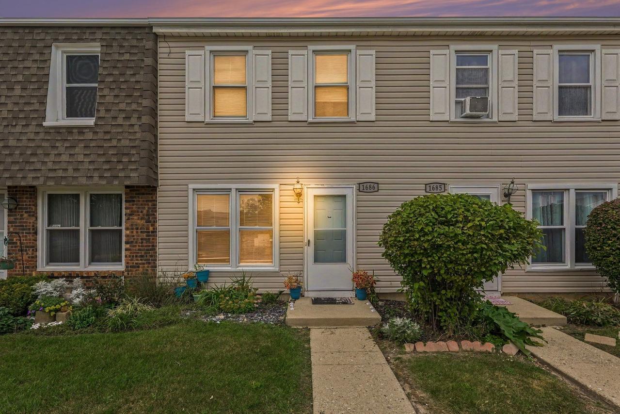 1686 Shamrock Ct., Aurora, IL 60505