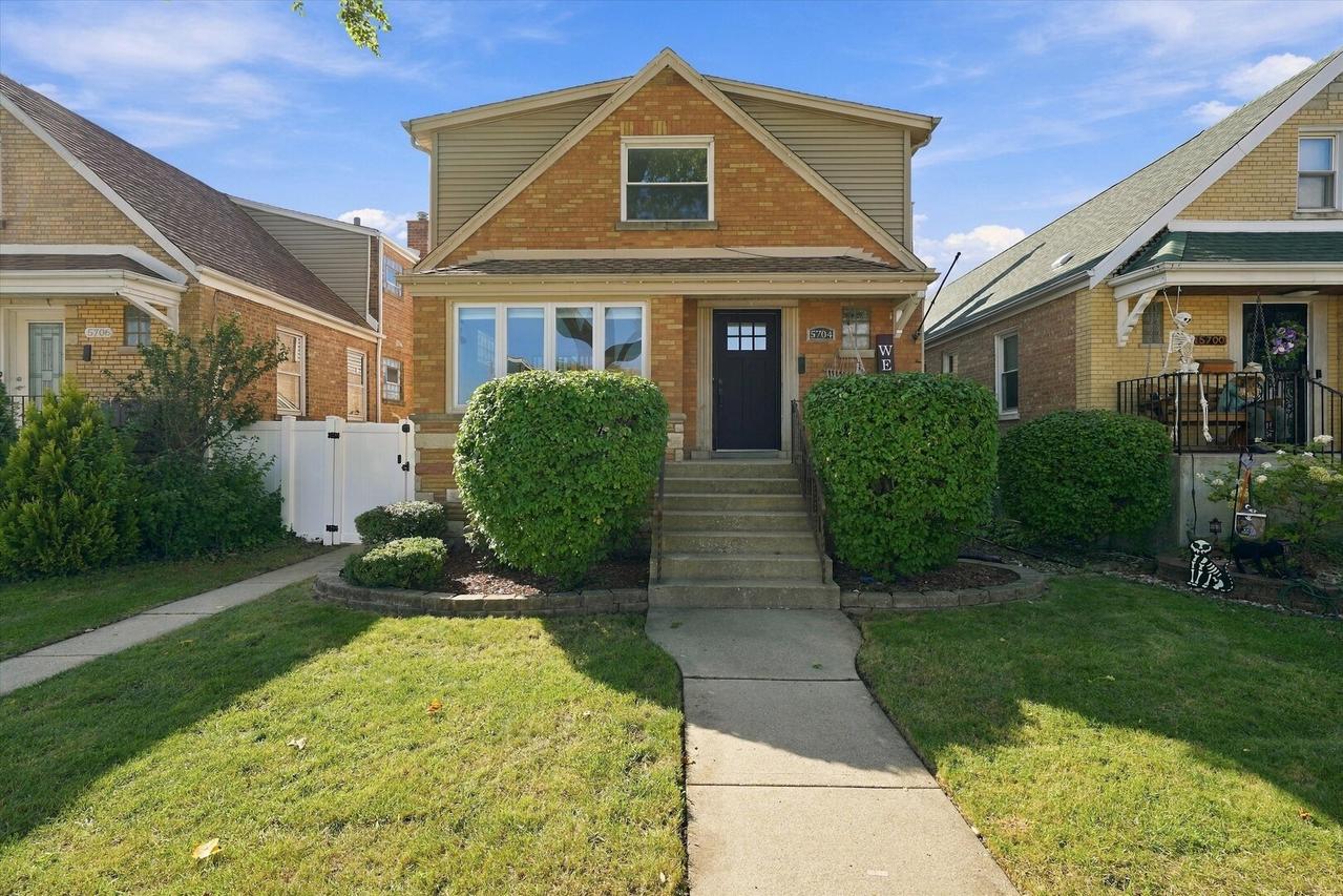 5704 S Oak Park Ave., Chicago, IL 60638