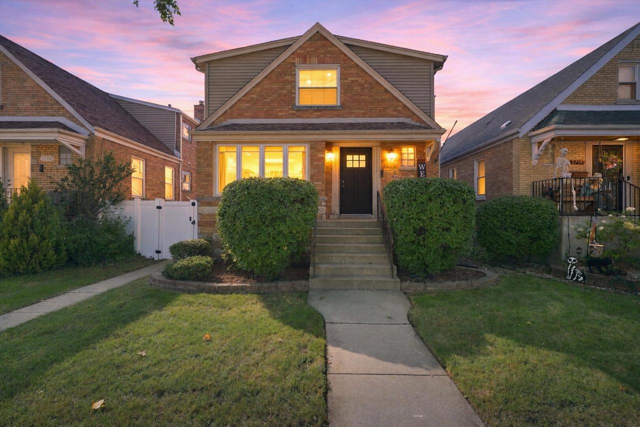 5704 S Oak Park Ave., Chicago, IL 60638