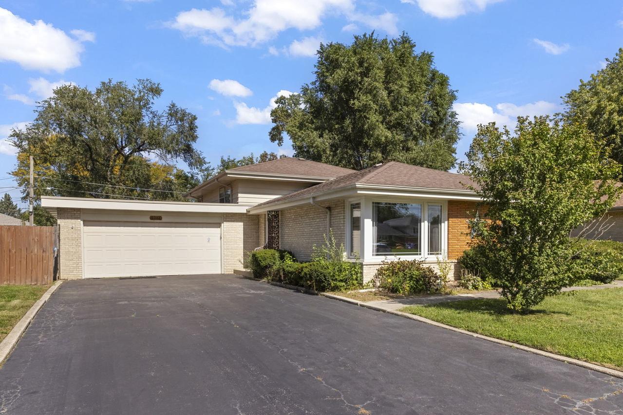6908 W Edgewood Rd., Palos Heights, IL 60463