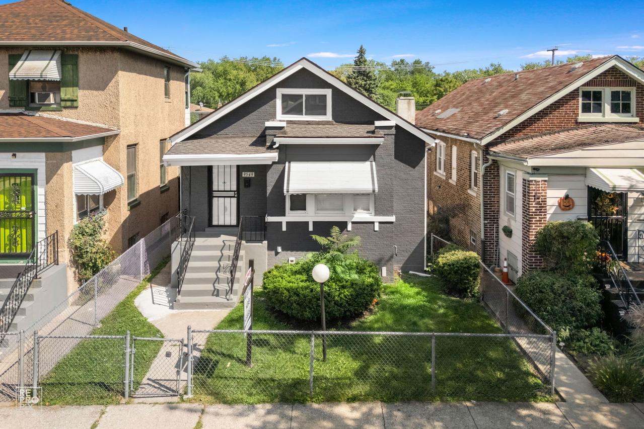 9549 S Calumet Ave., Chicago, IL 60628