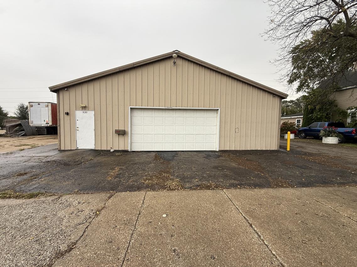 830 S Mcmullen Dr., Kankakee, IL 60901