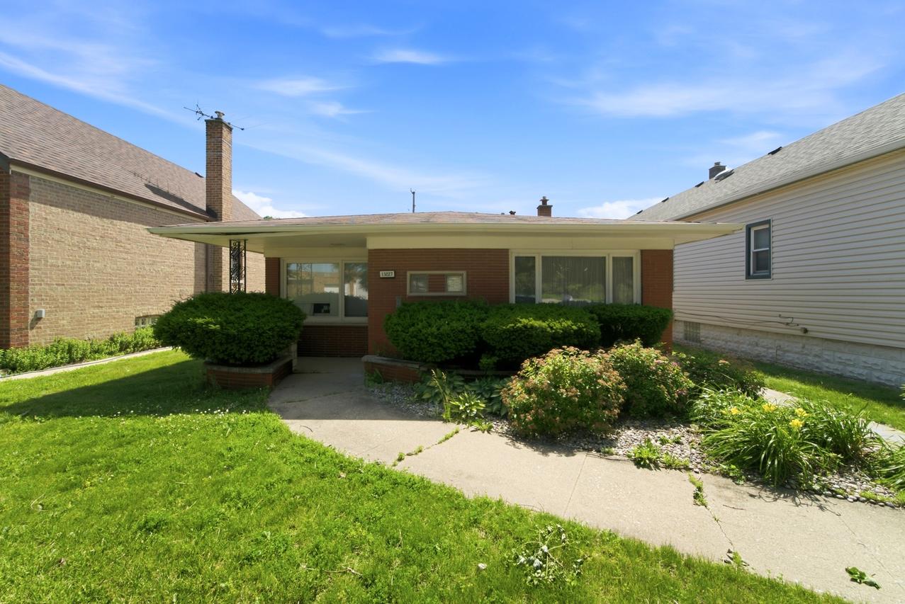 13227 S Escanaba Ave., Chicago, IL 60633