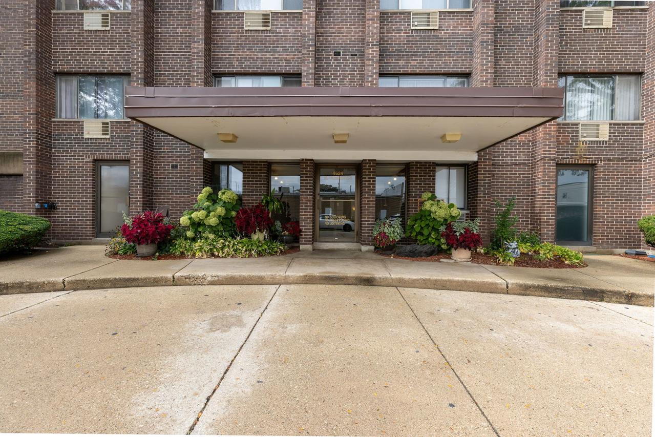 4624 N Commons Dr. #303E, Chicago, IL 60656