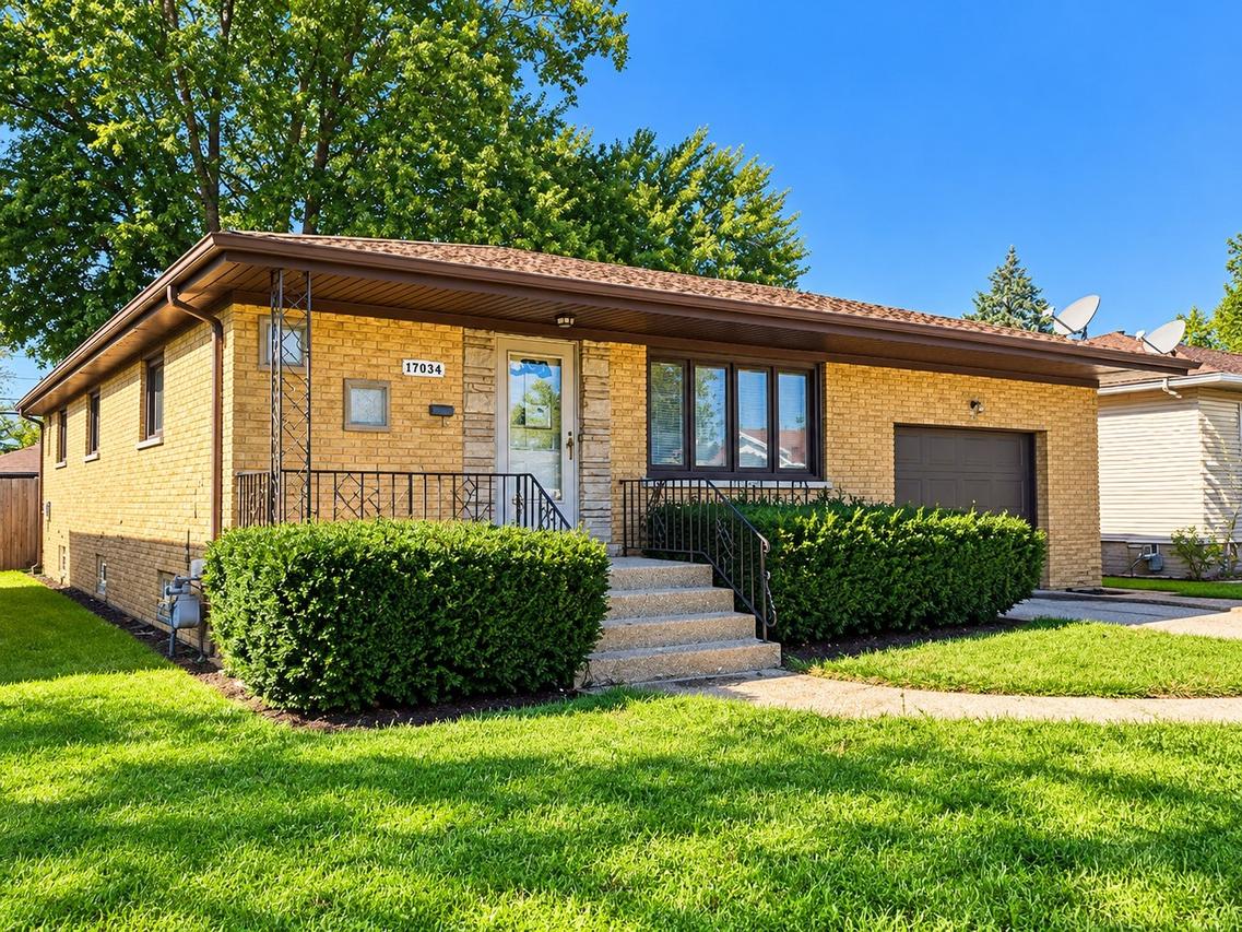17034 Henry St., Lansing, IL 60438