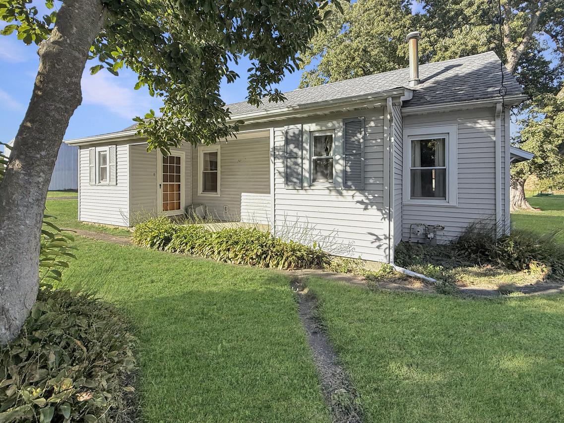 101 E Pera St., Ludlow, IL 60949