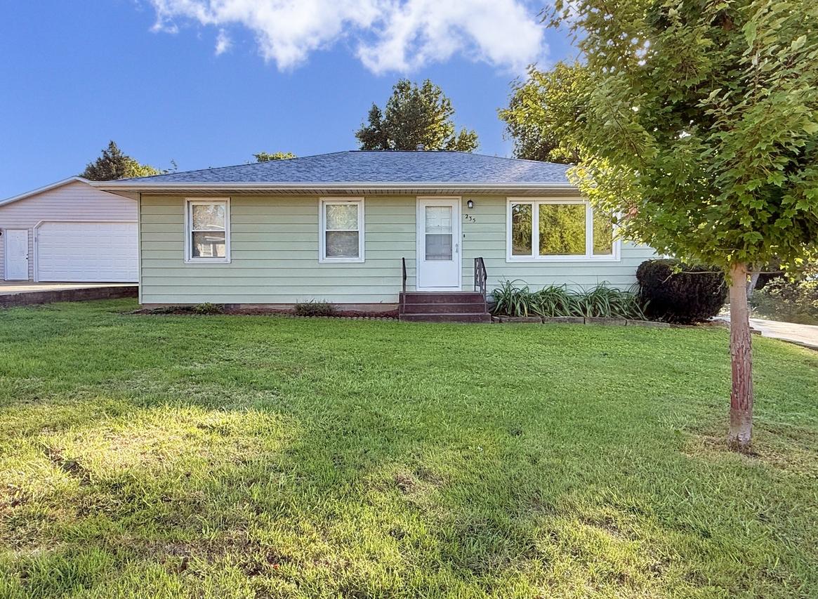 235 Cherry Ct., Silvis, IL 61282