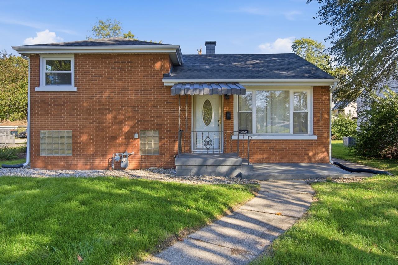 1252 S 8th Ave., Kankakee, IL 60901