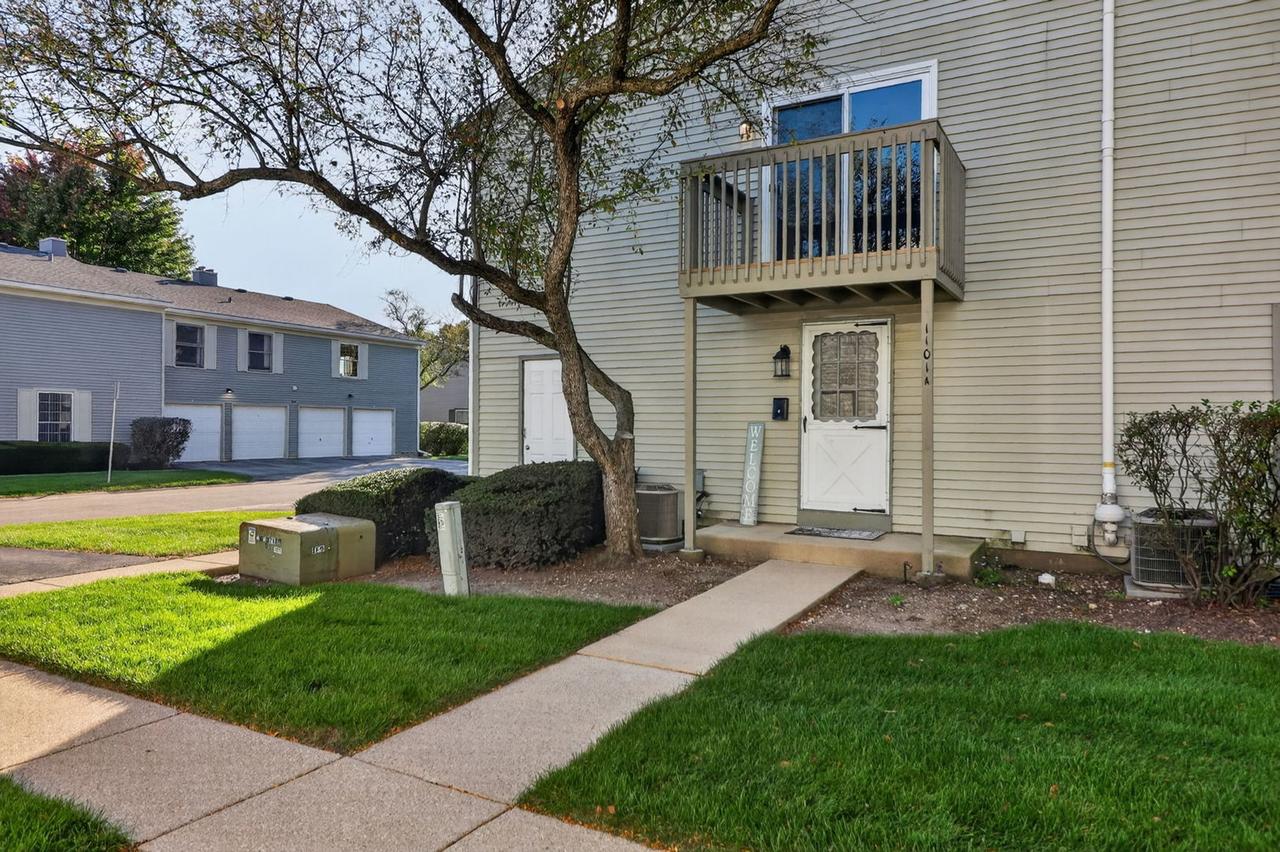1101 Bunker Hill Ct. #A, Wheaton, IL 60189