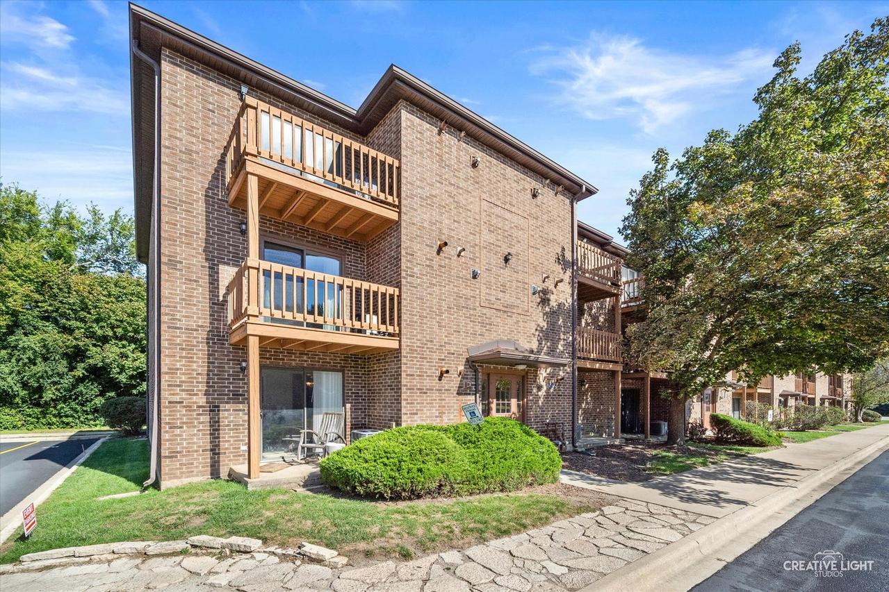 2250 Abbeywood Dr. #B, Lisle, IL 60532