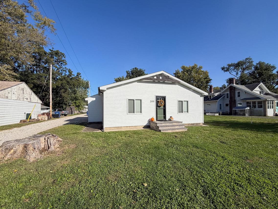 205 S Washington St., Mansfield, IL 61854