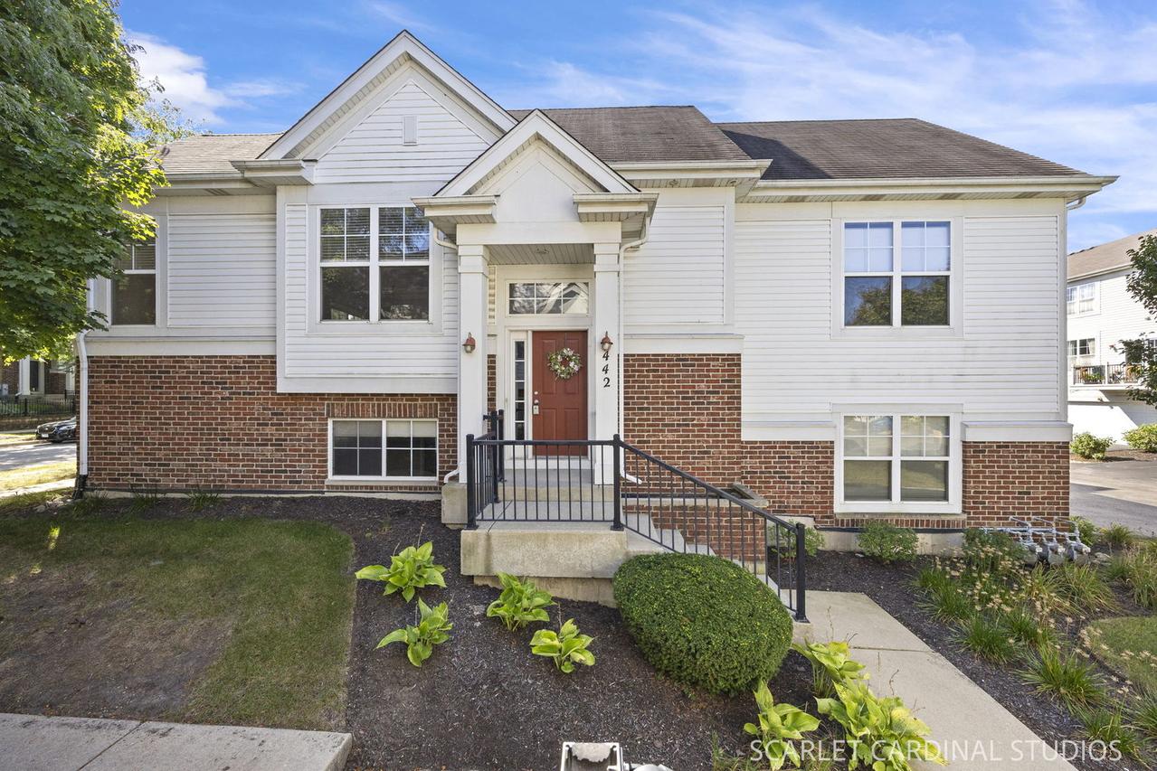 442 Plaza Pl., Aurora, IL 60504