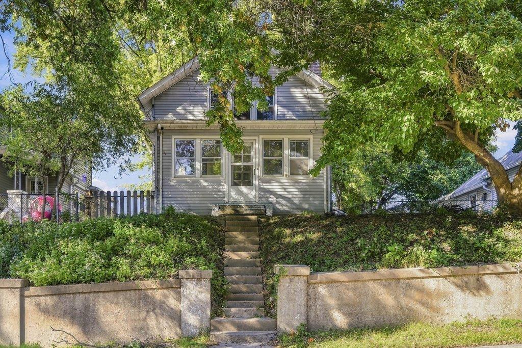 2819 9th Ave., Moline, IL 61265