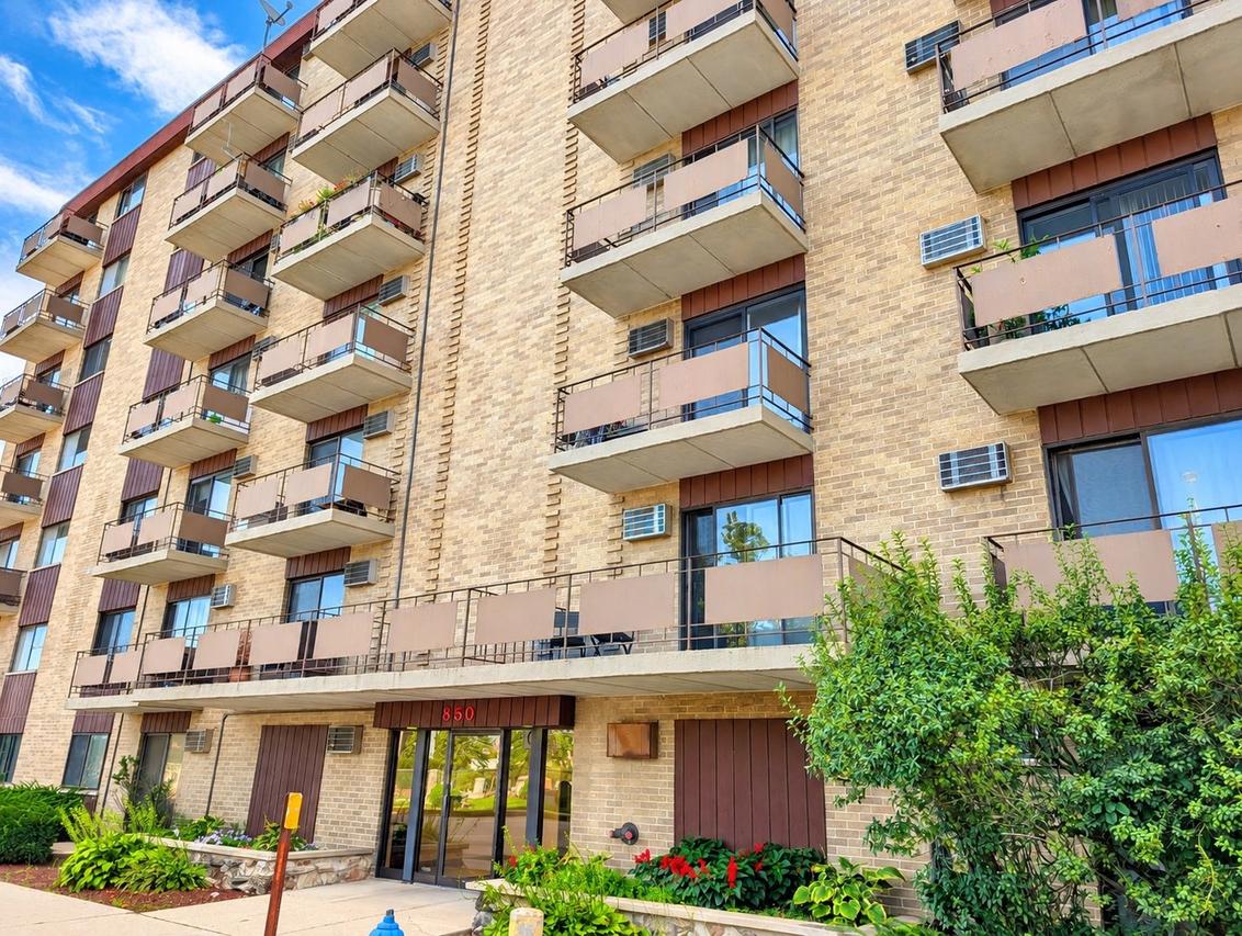 850 Des Plaines Ave. #101, Forest Park, IL 60130