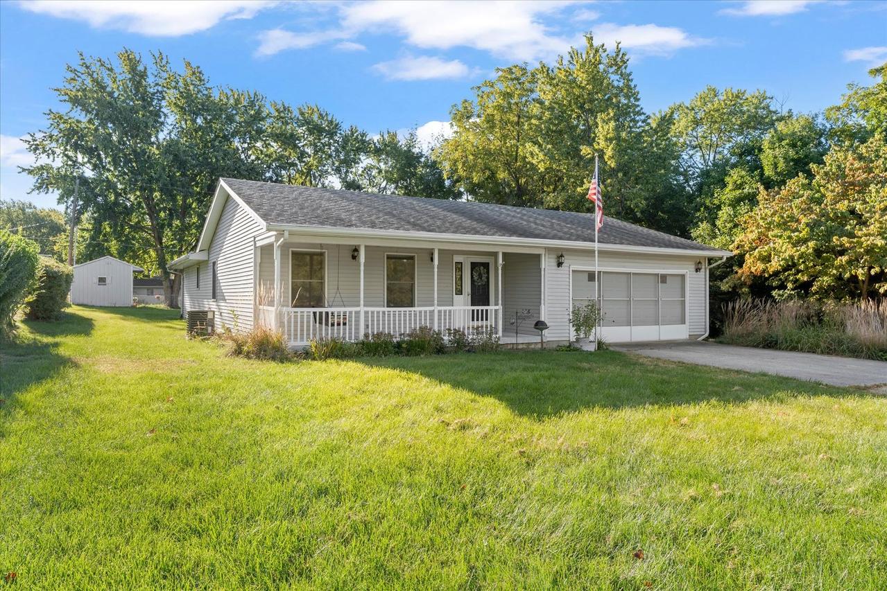 608 N Lake Of The Woods Rd., Mahomet, IL 61853