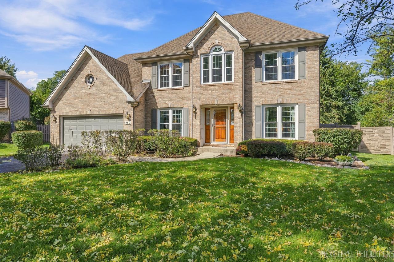 740 Hampton Course, West Chicago, IL 60185
