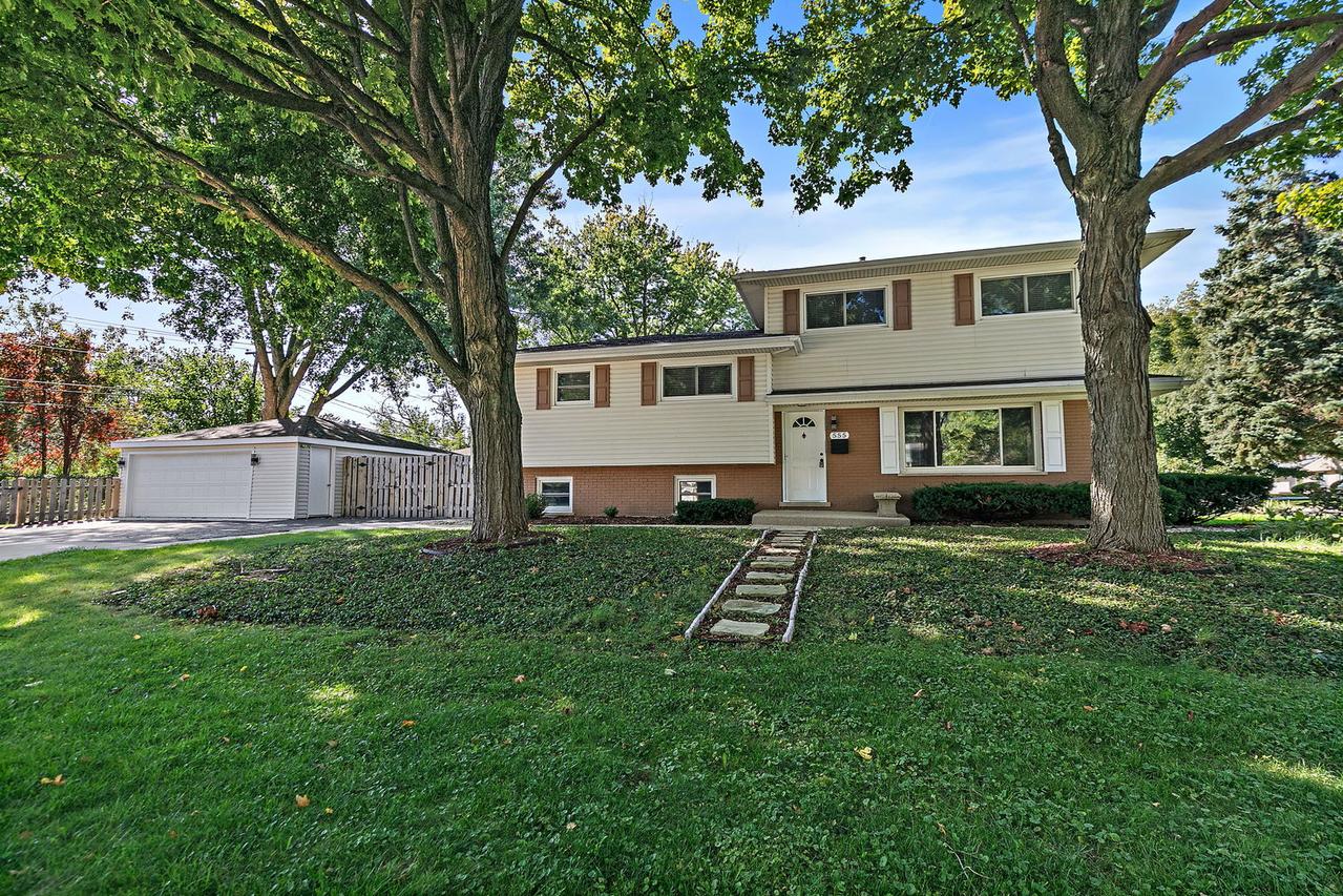 555 Lowden Ave., Glen Ellyn, IL 60137