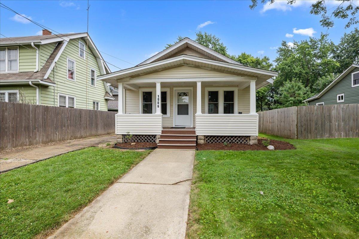 1006 S 4th St., Aurora, IL 60505