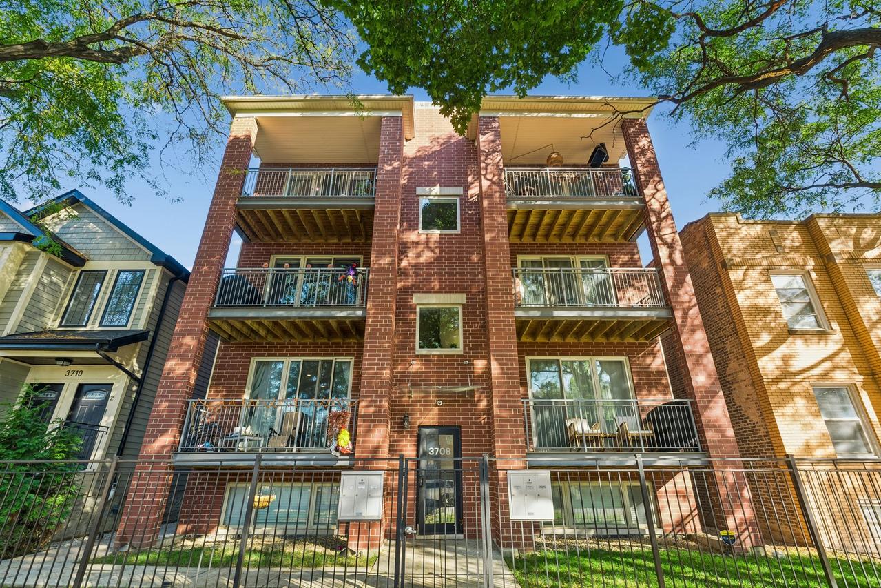 3708 W Cornelia Ave. #3W, Chicago, IL 60618