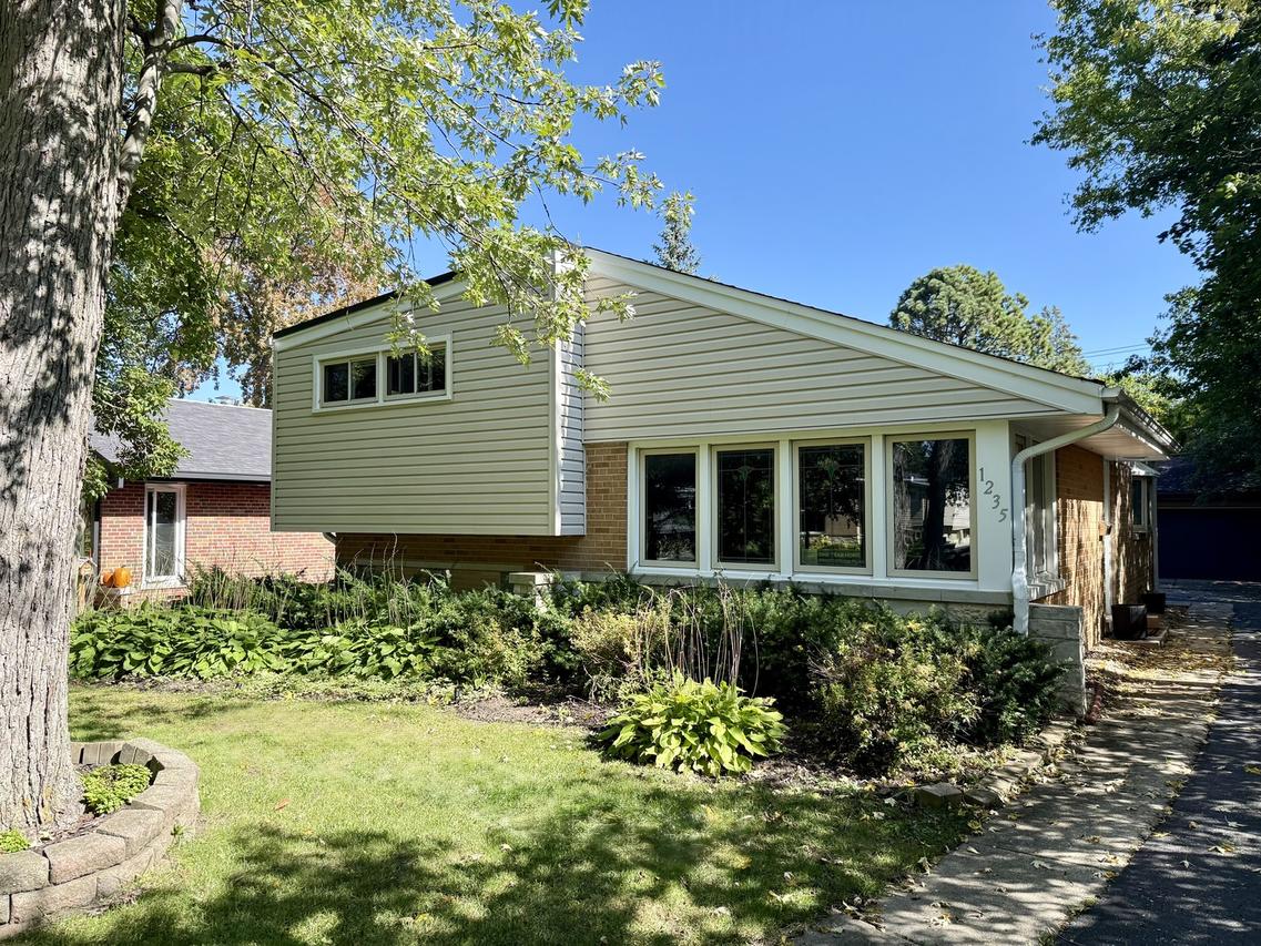 1235 Ferndale Ave., Highland Park, IL 60035