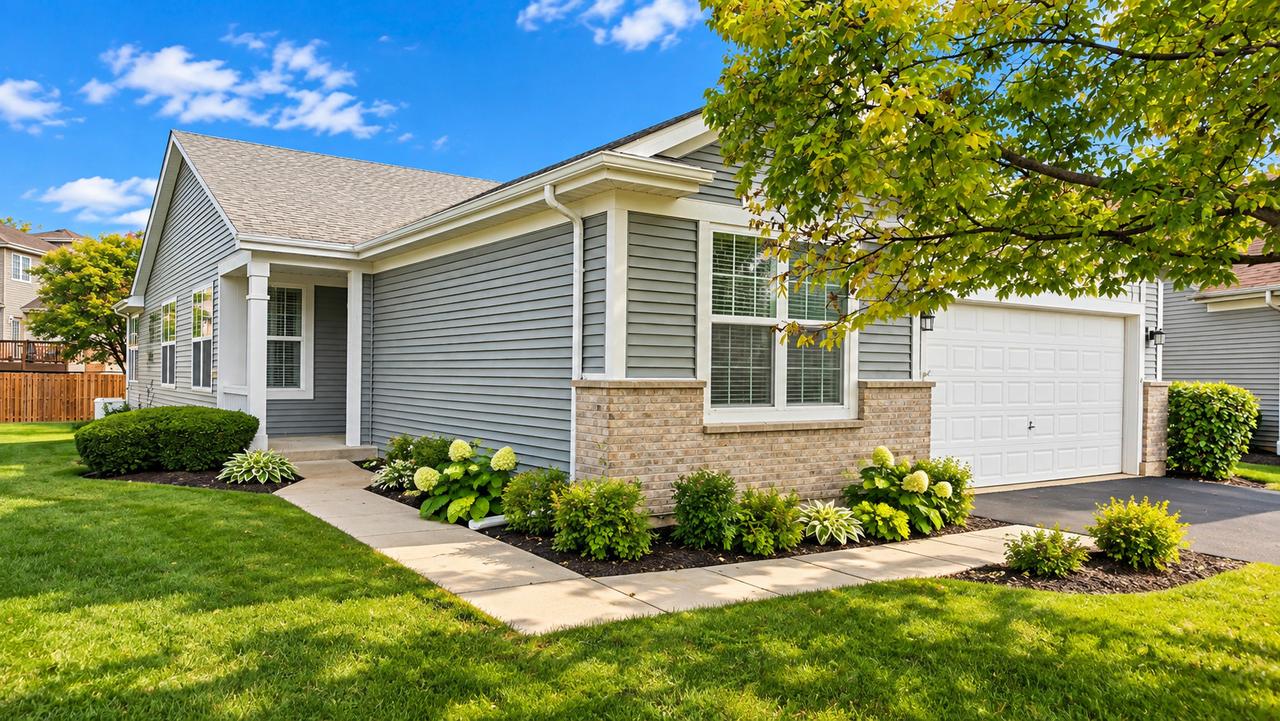 21100 Eugene Siegel Ct., Crest Hill, IL 60403