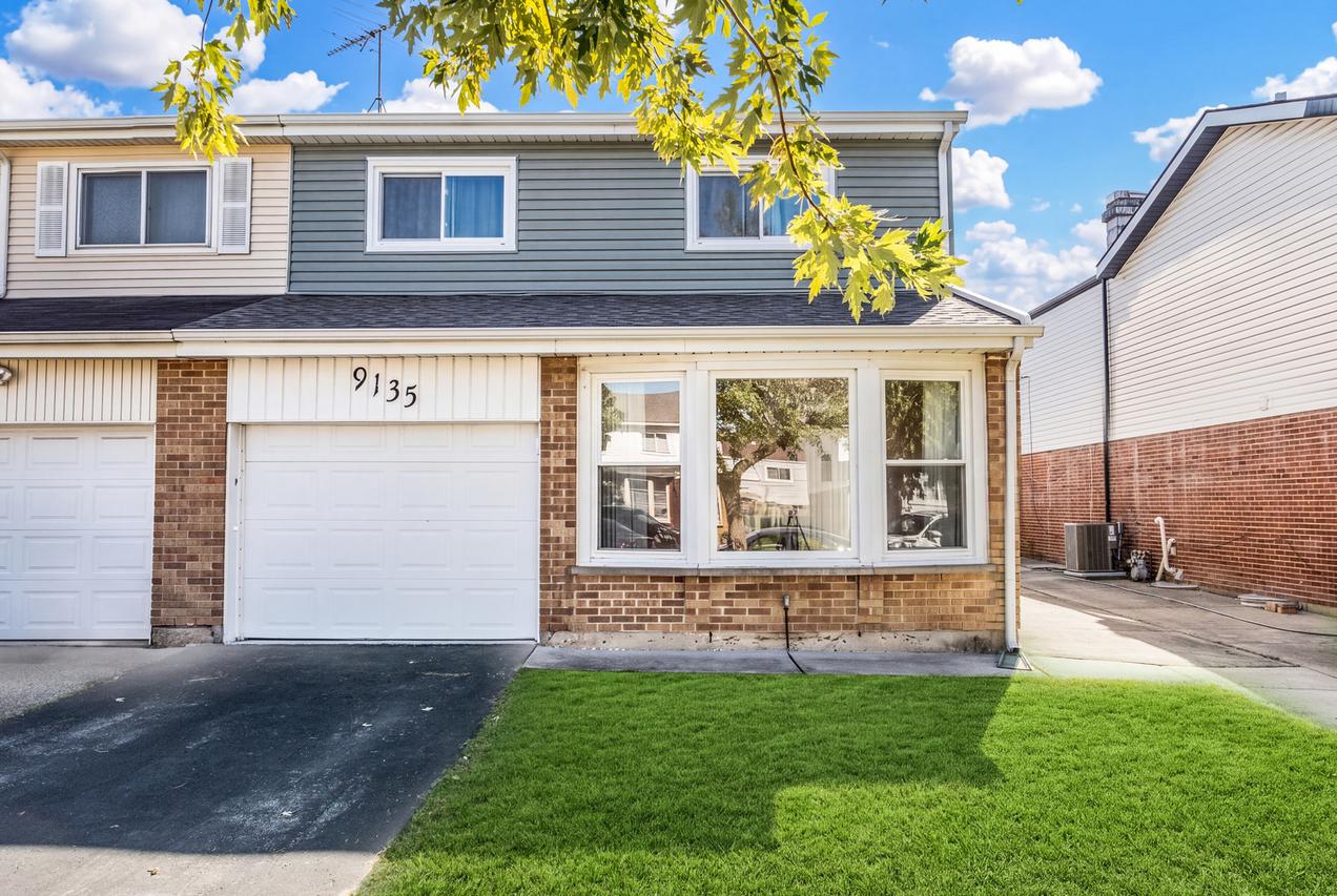 9135 Hollyberry Ave., Des Plaines, IL 60016