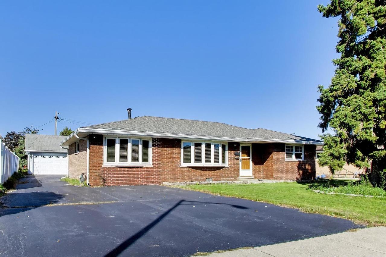 6544 W 84th St., Burbank, IL 60459