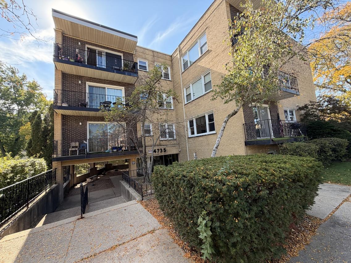 4735 Grove St. #102, Skokie, IL 60076