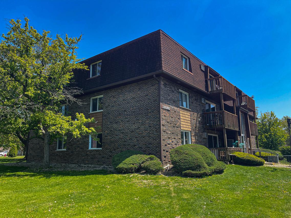 19360 Wolf Rd. #8, Mokena, IL 60448