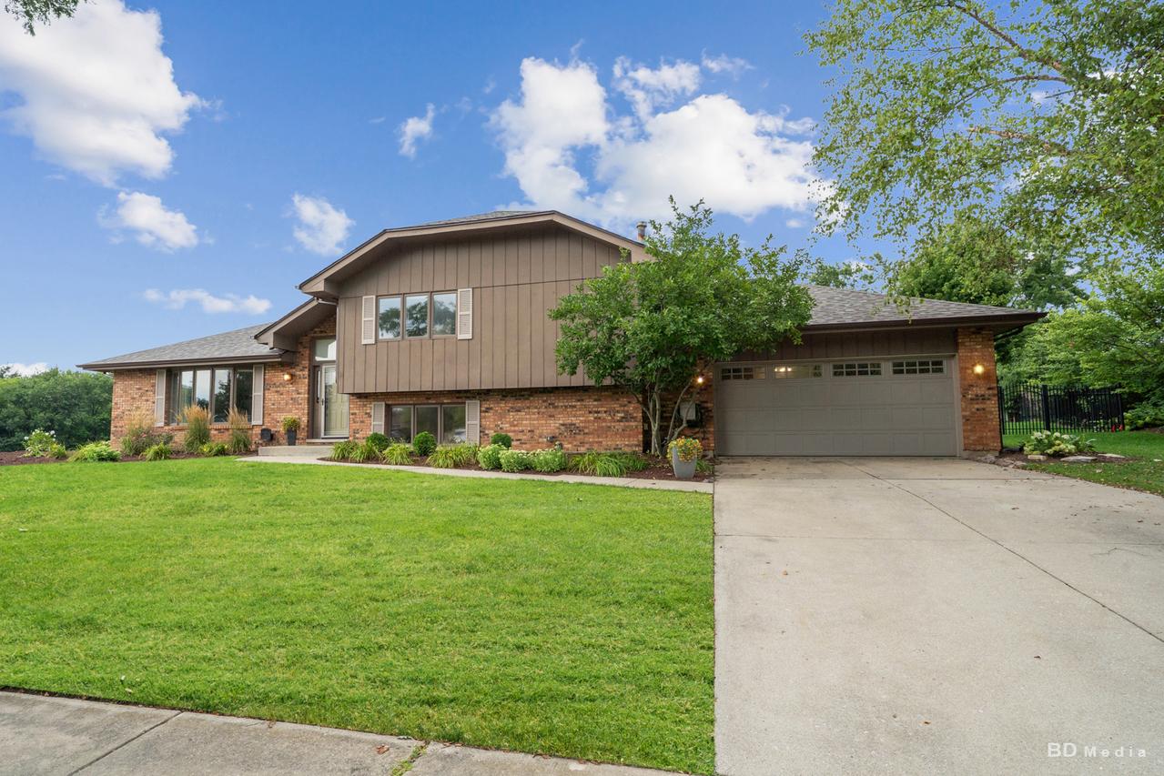 105 Azalea Rd., Frankfort, IL 60423