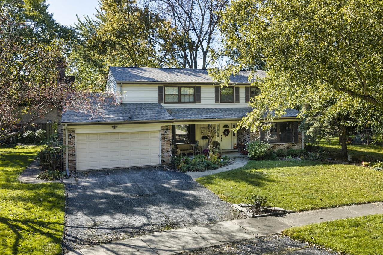 995 Hunter Ct., Deerfield, IL 60015