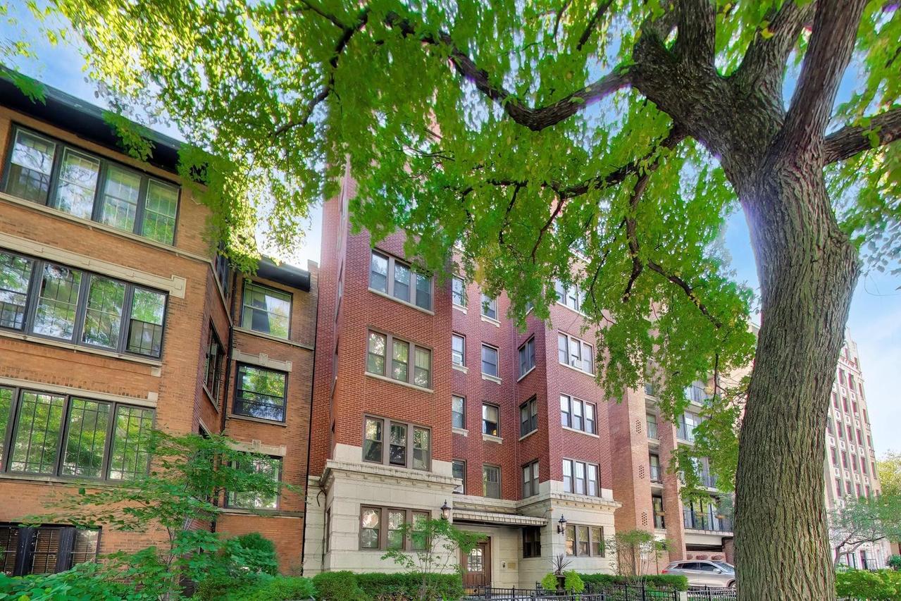 647 W Sheridan Rd. #7A, Chicago, IL 60613