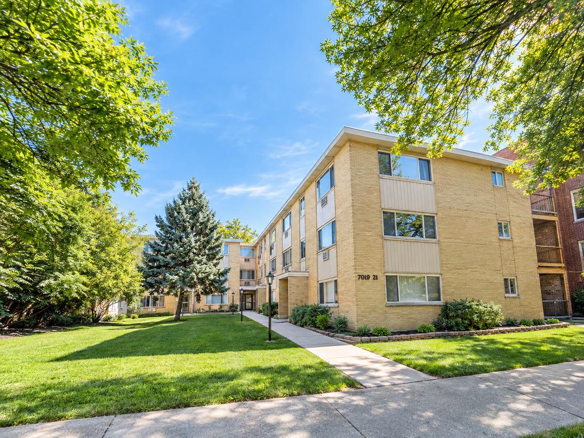 7019 N Ridge Blvd. #1A, Chicago, IL 60645