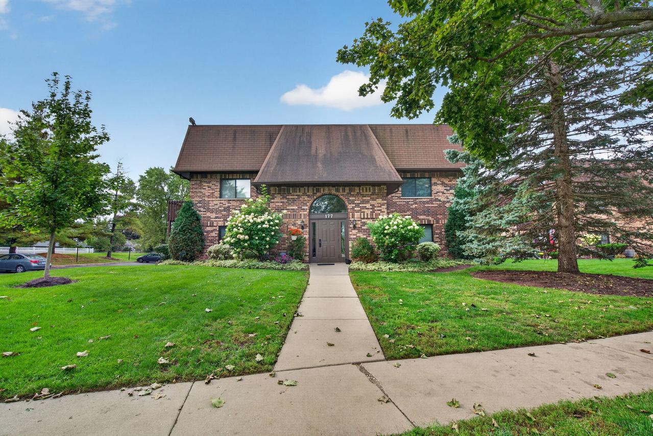 177 Uteg St. #104C, Crystal Lake, IL 60014
