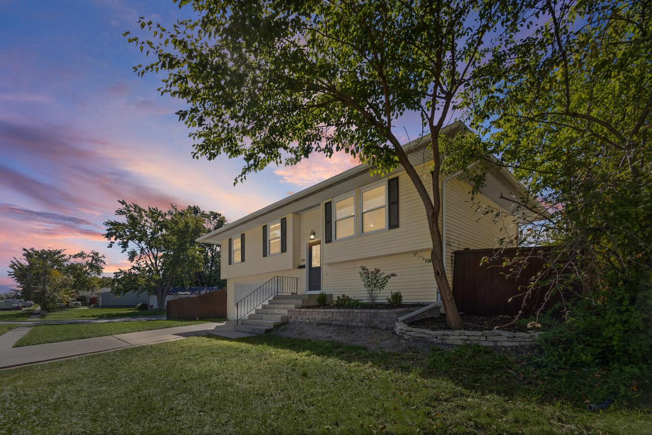 300 Hickory Ave., Romeoville, IL 60446