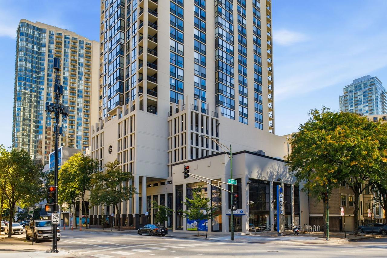 1122 N Clark St. #3202, Chicago, IL 60610